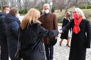 Minister Pabriks introducing the members of the Latvian delegation to the Czech Defence Minister