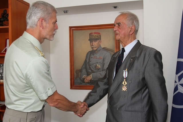 S tehdejším náčelníkem Generálního štábu generálem Petrem Pavlem při oslavě významného životního jubilea