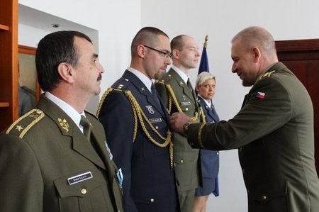 Generál Baloun ocenil vojáky, kteří působili na zahraničních pracovištích 