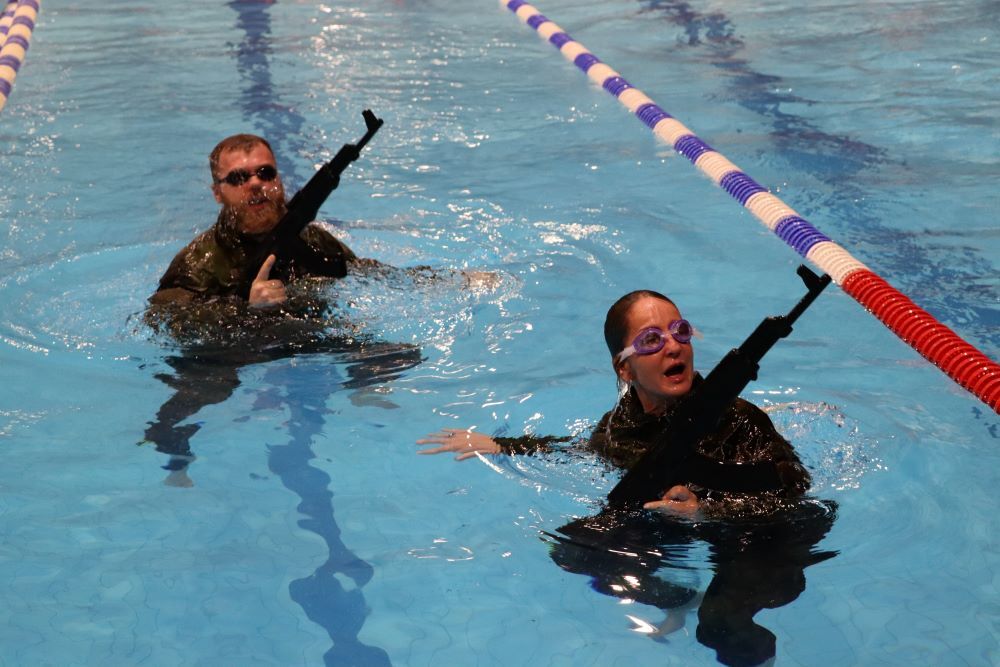 Vojenské cvičení DRILL I prověřilo schopnosti ostravských záložníků ve vodě i na střelnici