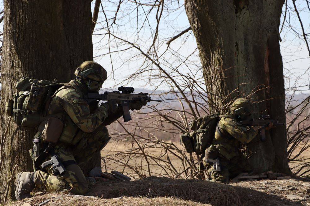 Vojenské cvičení DRILL I prověřilo schopnosti ostravských záložníků ve vodě i na střelnici