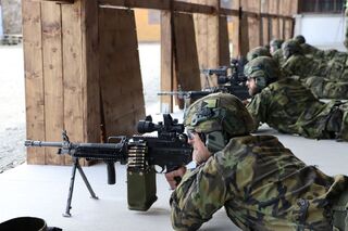 Vojenské cvičení DRILL I prověřilo schopnosti ostravských záložníků ve vodě i na střelnici