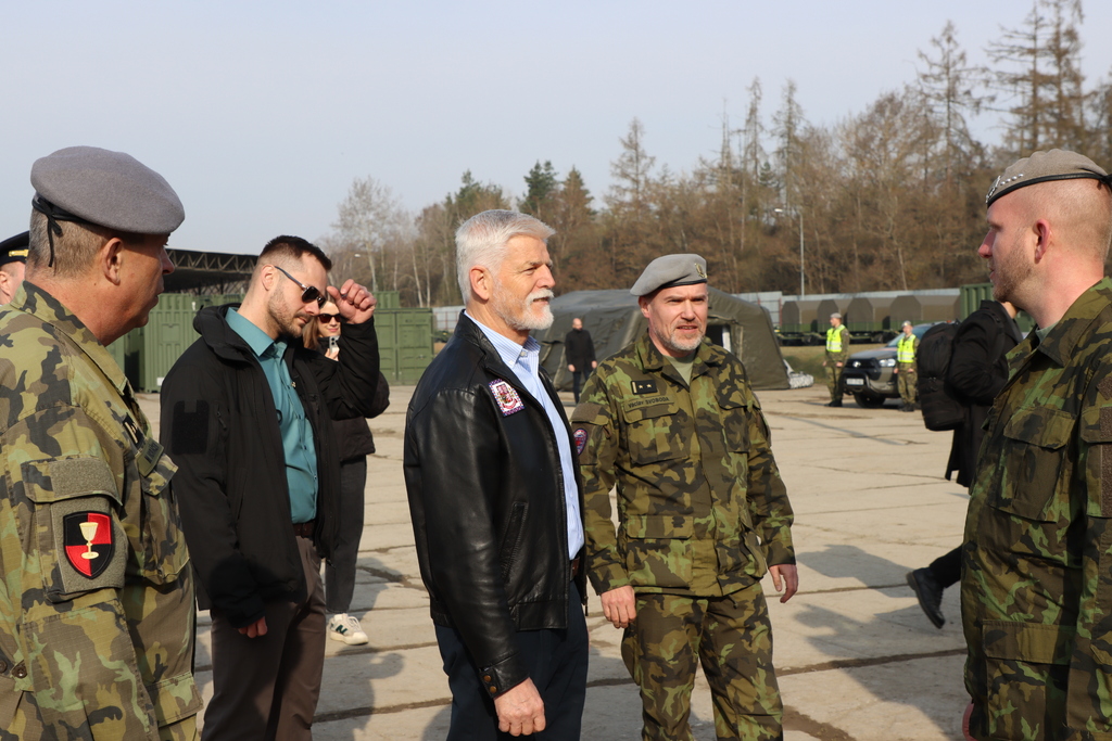 Prezident republiky zavítal k Praporu podpory nasaditelných sil do Rakovníka