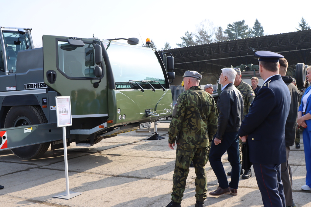 Prezident republiky zavítal k Praporu podpory nasaditelných sil do Rakovníka
