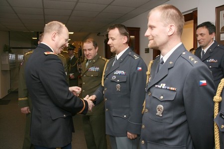 Za výcvik afghánských pilotů obdrželi americká vyznamenání
