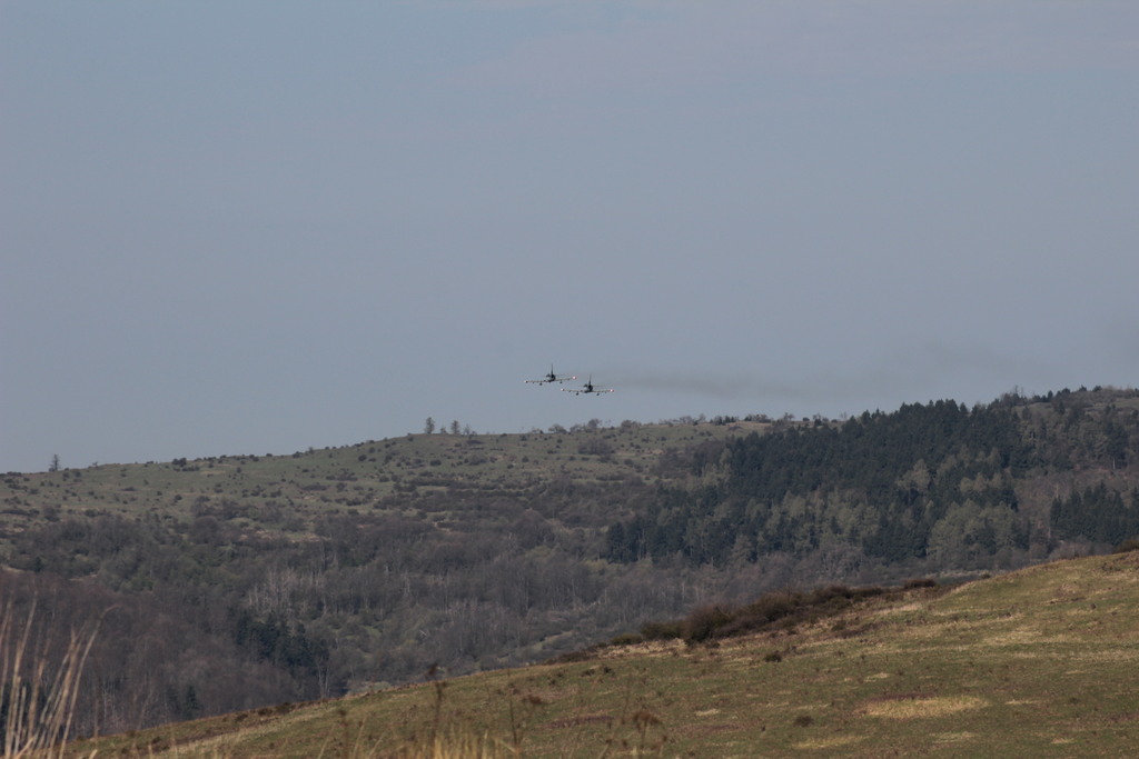 Letecký úder dvojice lehkých bitevních letounů L-159A Alca 