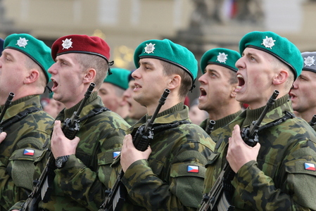 Na Hradčanském náměstí v Praze dnes zaznělo: „Tak přísaháme!“