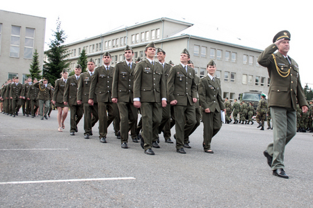 U státních maturit uspělo 86 procent studentů vojenské střední školy