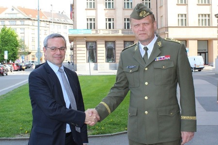 Předseda Parlamentního shromáždění NATO navštívil Českou republiku