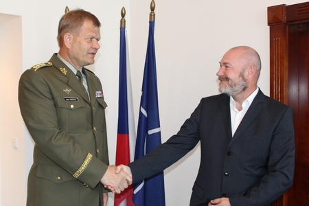 Generál Josef Bečvář jednal s ředitelem rekreačních zařízení Václavem Studeným