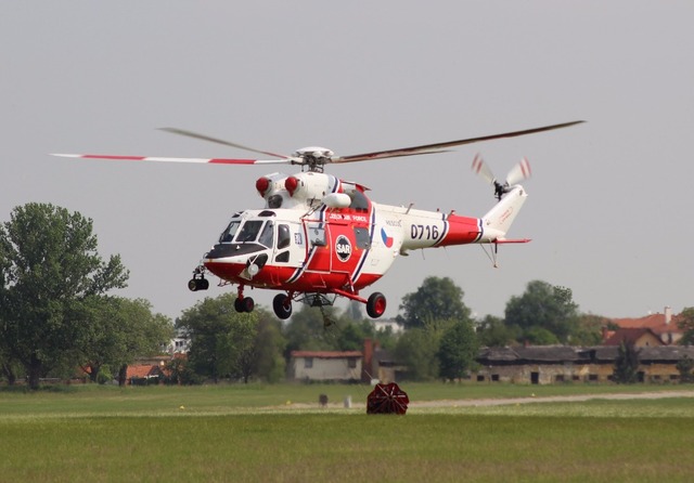Piloti trénují také vylití vody z vaku
