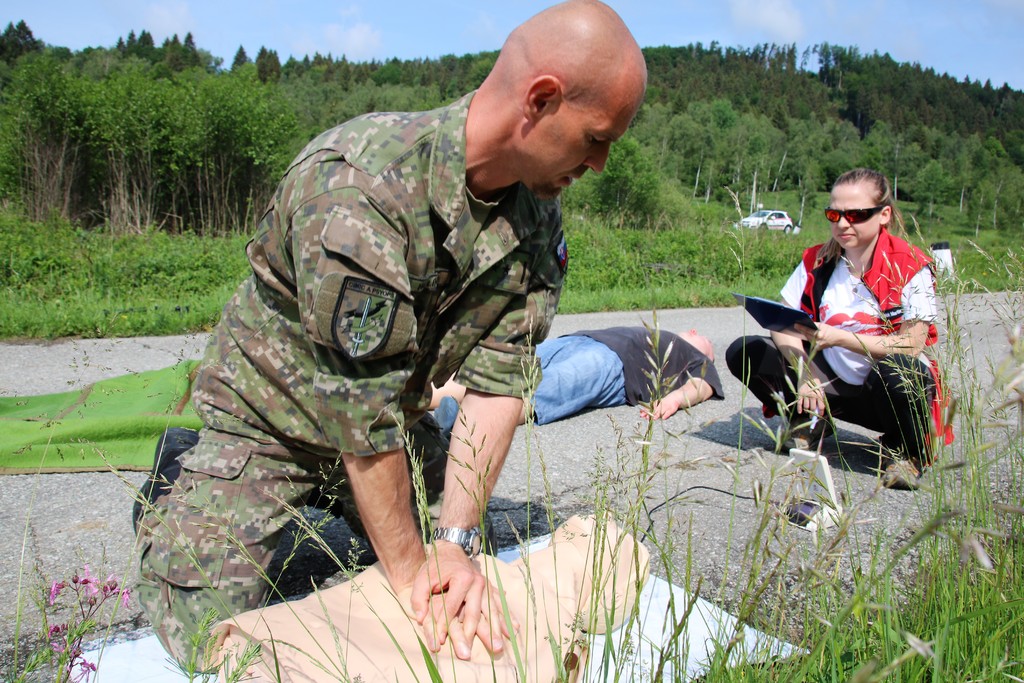 Poskytování první pomoci v rámci simulovaného incidentu