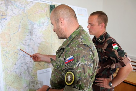 Čeští, slovenští a maďarští specialisté cvičili situace, které se jim hodí v misích 