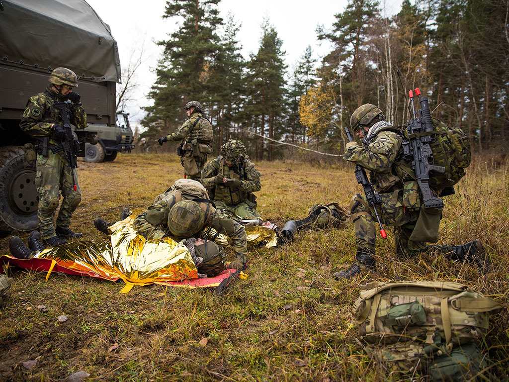 Příprava zraněného na MEDEVAC
