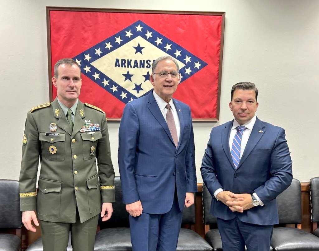 Generál Řehka se během svého programu v USA setkal se senátory států Arkansas, Havaj a Arizona