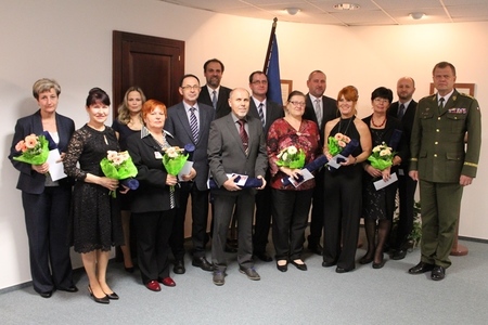 Generál Josef Bečvář ocenil občanské zaměstnance za splnění mimořádných úkolů