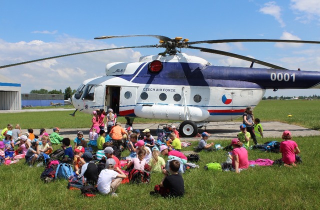 Posvačit pod listy Mi-8 je pro děti nesmírným zážitkem