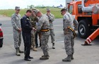Američtí instruktoři na návštěvě u letištních hasičů