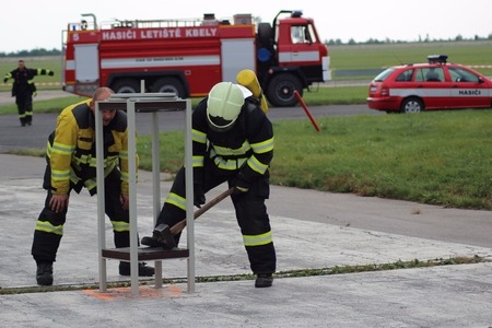 Vojenští hasiči se na soutěž ve Kbelích připravovali v americkém Arkansasu