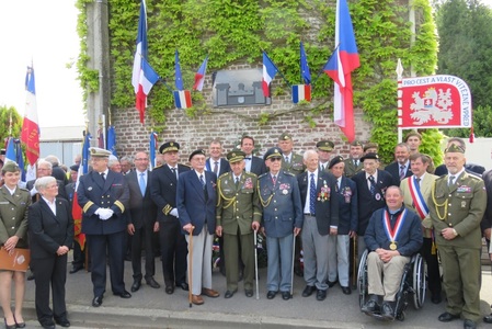 Společné foto s veterány na závěr ceremoniálu