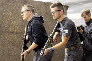 Vítězové těsně před startem disciplíny Search & Destroy