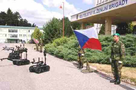 Ženisté dostali od USA pyrotechnické vybavení za 3 miliony dolarů