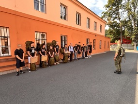 První den Dobrovolného vojenského cvičení u Hradní stráže