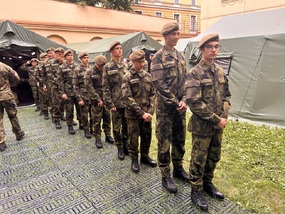 První den Dobrovolného vojenského cvičení u Hradní stráže