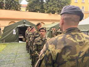 První den Dobrovolného vojenského cvičení u Hradní stráže