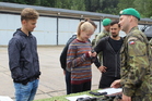 Studenti navštívili kasárna Jince 4