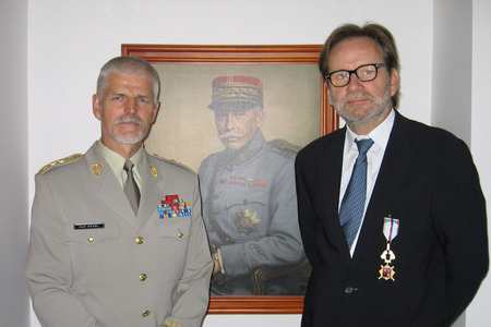 Generál Pavel ocenil velvyslance ČR při NATO