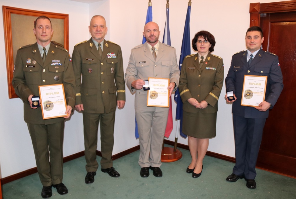 Společná fotografie ze slavnostního předání cen.