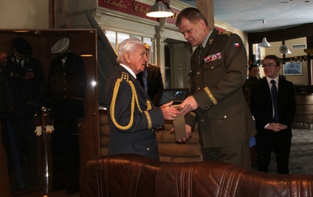  K narozeninám popřál generálu Bočkovi také náčelník GŠ AČR armádní generál Josef Bečvář