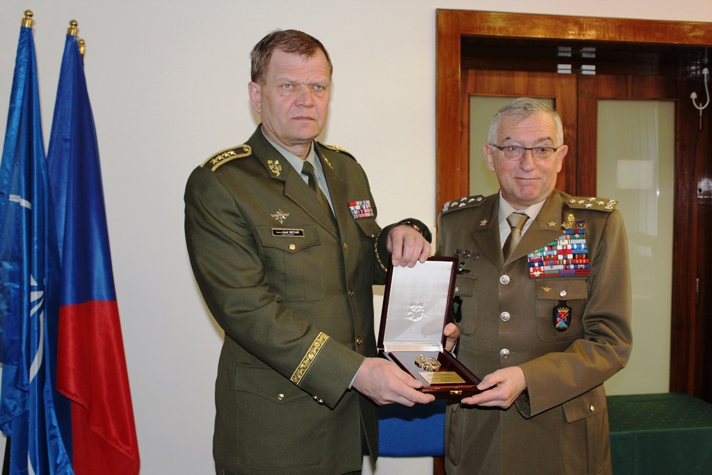 Both Generals before their visit to the Ministry of Defence