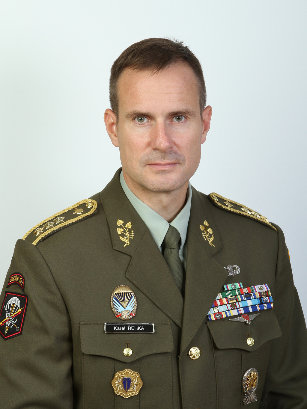 Oficiální fotografie v nové hodnosti: náčelník GŠ AČR generálporučík Karel Řehka