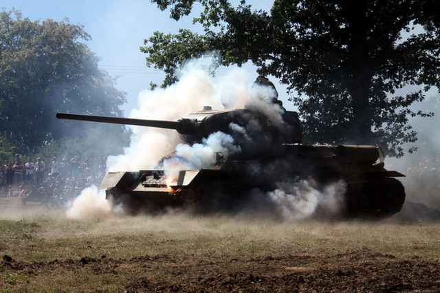 Historical combat attack demonstration (2)