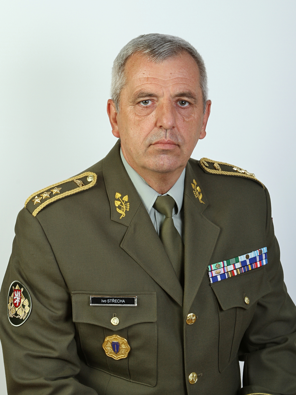 Oficiální fotografie v nové hodnosti: první zástupce náčelníka GŠ AČR generálporučík Ivo Střecha 
