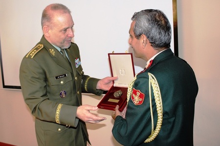 Generál Baloun s indickým generálem Dua jednal také o kybernetickém prostoru
