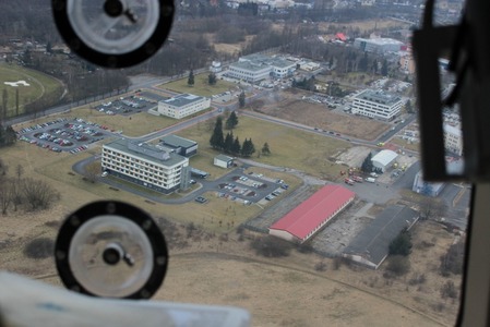 Vojenský vrtulník W-3A Sokol testoval přistávací plochu v Karlových Varech