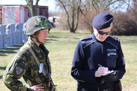 Řízení letového provozu obsadili vojáci