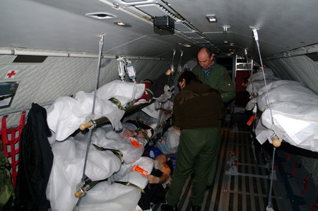 Armádní letouny přepravily raněné z Ukrajiny