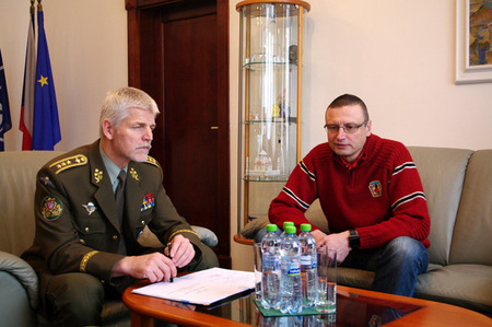 Vojenští veterináři zajistí péči o psy Horské služby