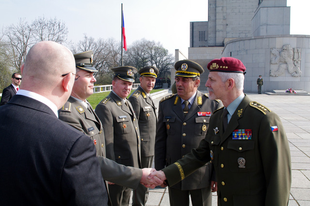 Z ceremoniálu u příležitosti návštěvy náčelníka Generálního štábu Ozbrojených sil Srbské republiky generála Ljubiši Dikoviče v ČR, který se uskutečnil na Vítkově (5)
