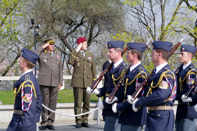 Z ceremoniálu u příležitosti návštěvy náčelníka Generálního štábu Ozbrojených sil Srbské republiky generála Ljubiši Dikoviče v ČR, který se uskutečnil na Vítkově (6)
