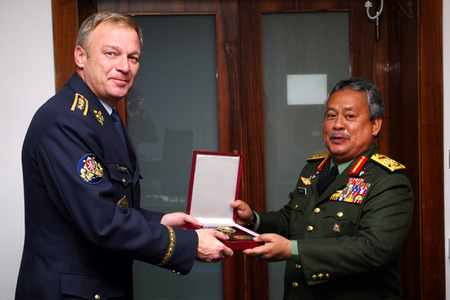 Hovořili o zkušenostech v boji proti pirátům