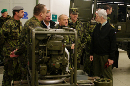 Generál Pavel navštívil základnu oprav a základnu munice 