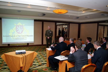 Generálporučík Petr Pavel vystoupil před posluchači British Advanced Command and Staff Course 