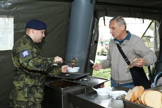 Na Vítězném náměstí se prezentovaly sekce a odbory GŠ a vojenské útvary Armády ČR statickými a dynamickými ukázkami.