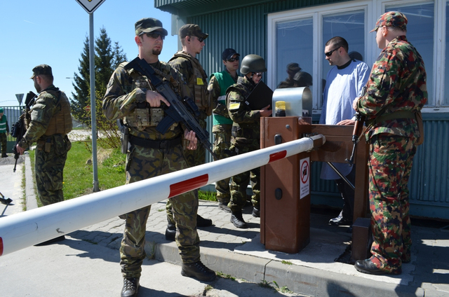 Přebírání zásilky na bráně základny