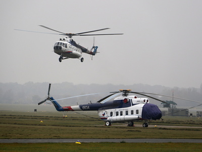 Ještě okamžik a Mi-8 naposledy přistane a tím uzavře svoji letovou kariéru